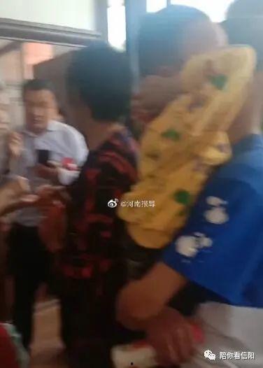 信阳爆料女子被打视频曝光,信阳街头暴力事件引发关注  第2张 信阳爆料女子被打视频曝光,信阳街头暴力事件引发关注  第2张